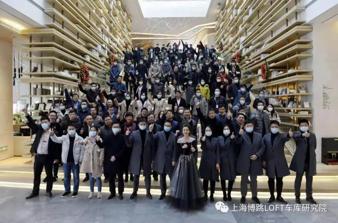 沙坪坝全国一百多人在华侨城汉口道6号参观研讨LOFT专利车库技术！